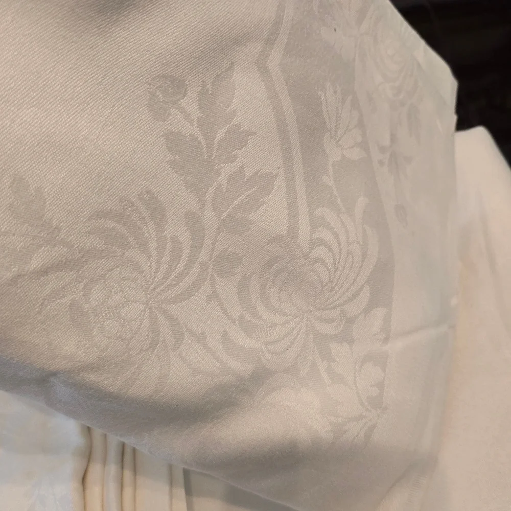Vintage White Damask Floral Tablecloth Lot 4 Pieces‎ Various Sizes Rectangular